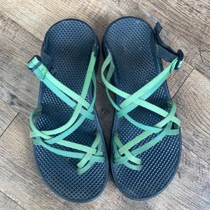 Woman’s Chaco’s Green Size 7